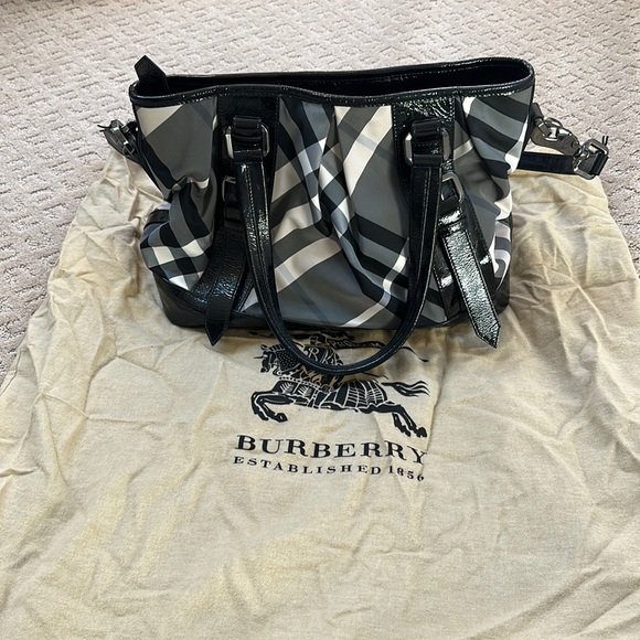 Burberry purse - Picture 1 of 4